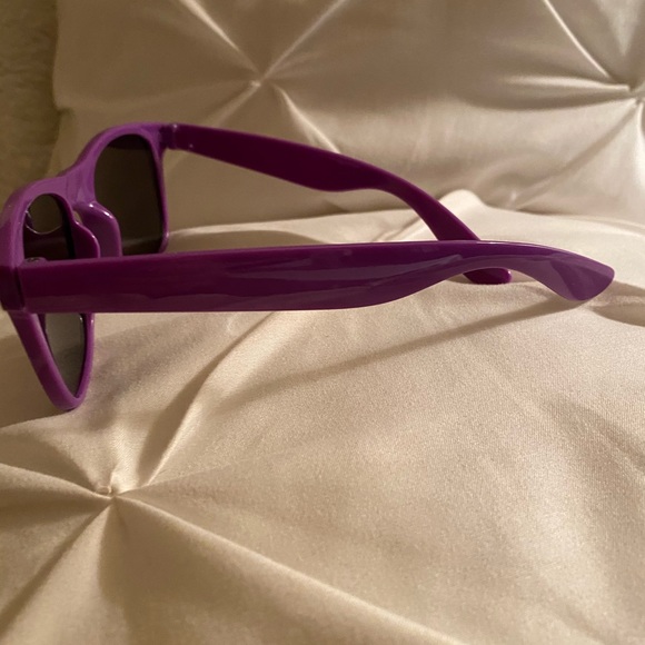 NEW PURPLE SUNGLASSES - Picture 2 of 3